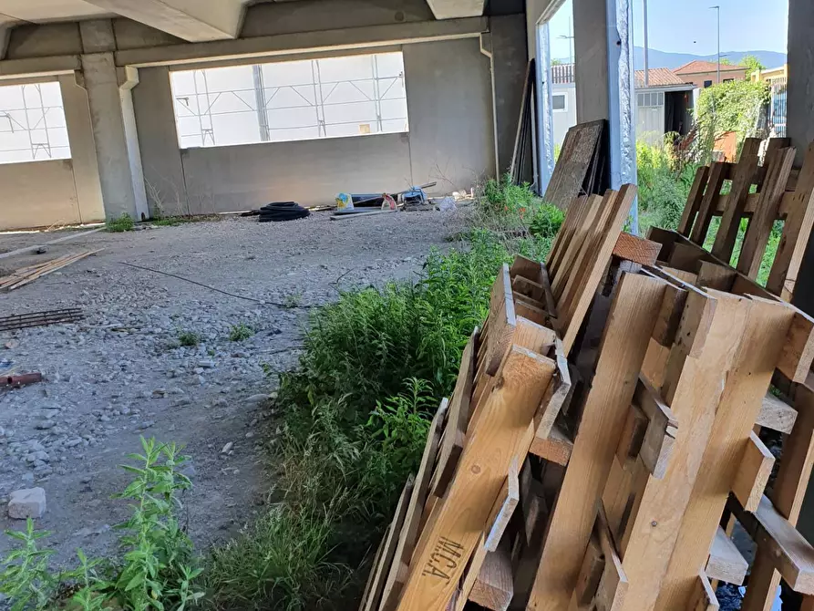 Immagine 6 di Attività commerciale in affitto  in Via Romana a Lucca