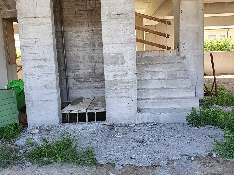 Immagine 8 di Attività commerciale in affitto  in Via Romana a Lucca