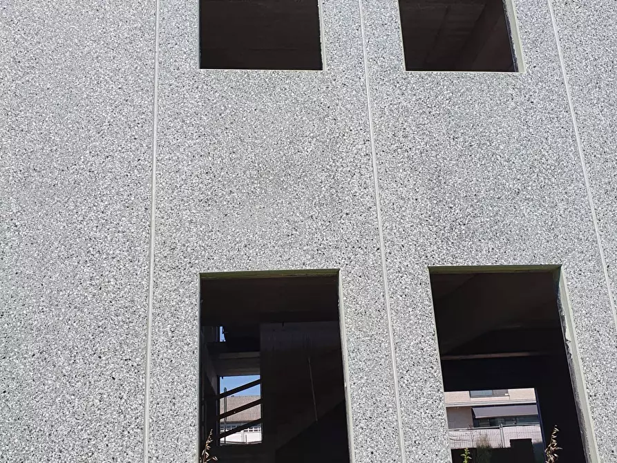 Immagine 12 di Attività commerciale in affitto  in Via Romana a Lucca