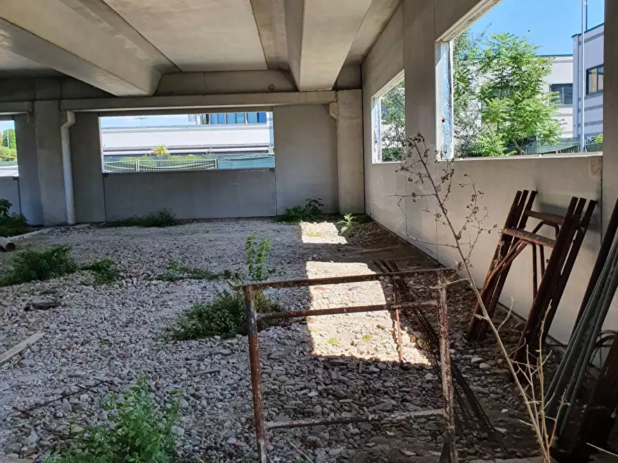 Immagine 9 di Attività commerciale in affitto  in Via Romana a Lucca