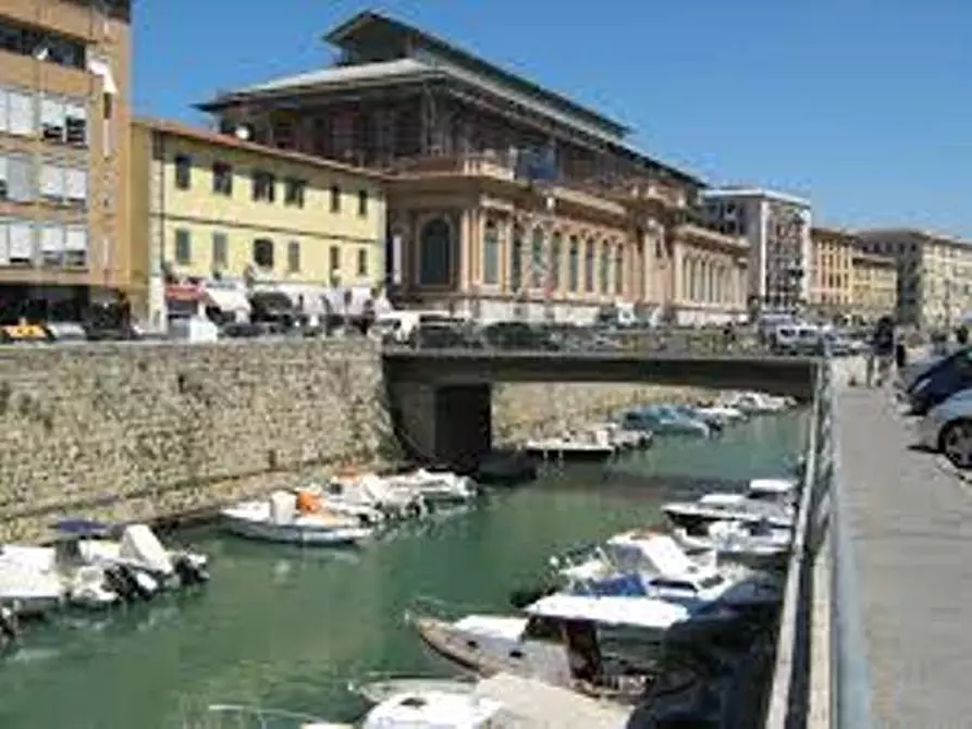 Immagine 9 di Ufficio in affitto  in Via grande a Livorno