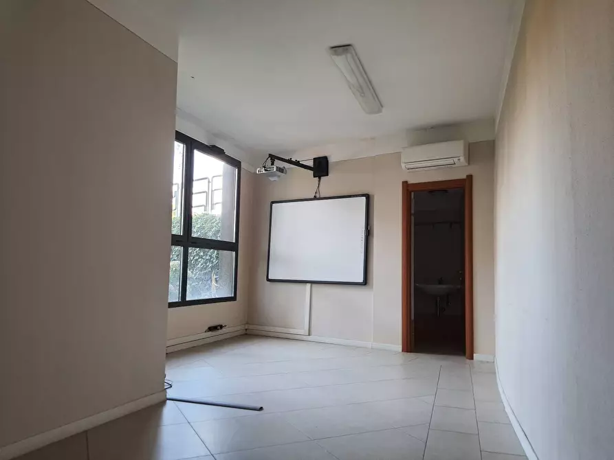 Immagine 5 di Attività commerciale in affitto  in Via Luigi Calvani a Castelfranco Di Sotto