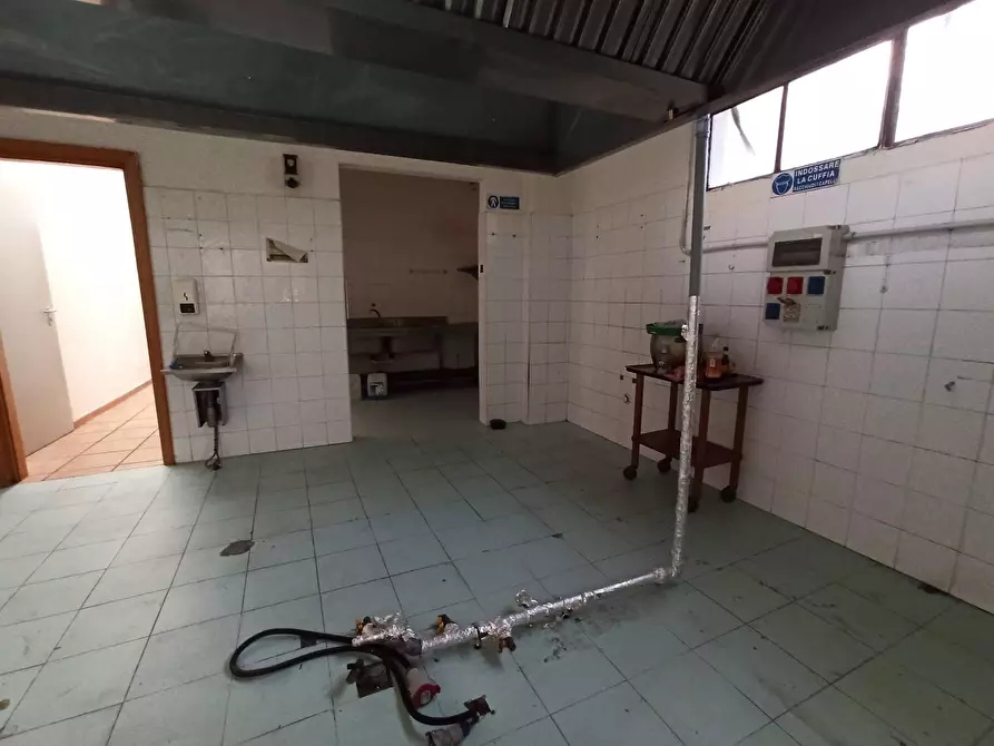 Immagine 6 di Attività commerciale in affitto  in Via Santa Maria a Pisa