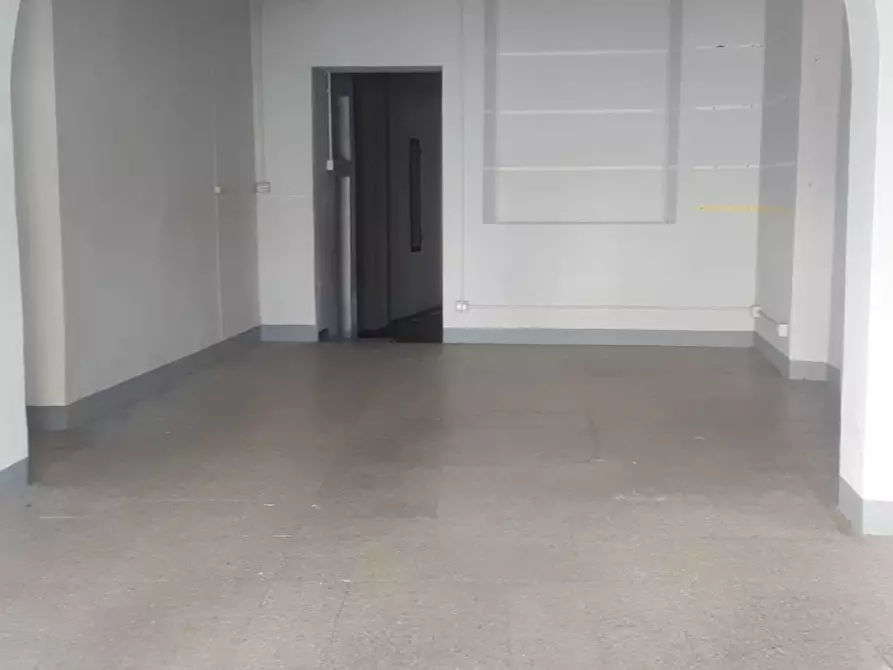Immagine 3 di Attività commerciale in affitto  in via guidiccioni a Lucca