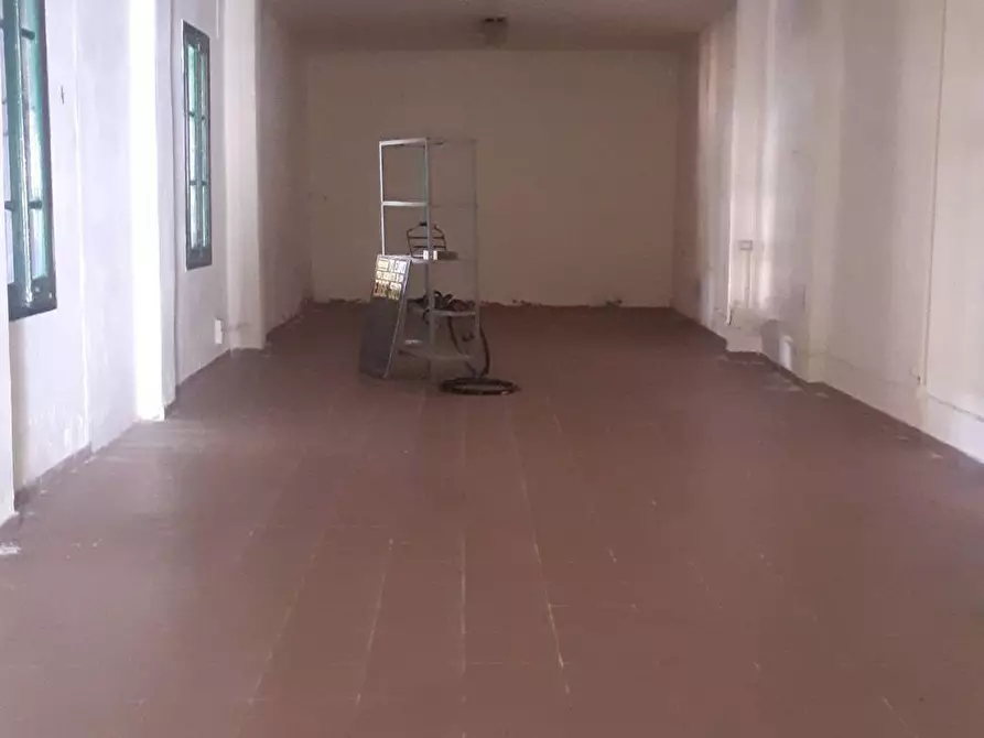 Immagine 9 di Attività commerciale in affitto  in via guidiccioni a Lucca
