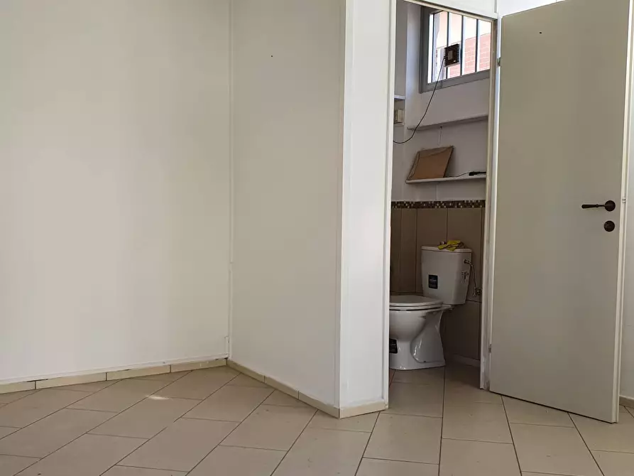 Immagine 8 di Ufficio in affitto  in Via delle Tagliate di San Marco a Lucca