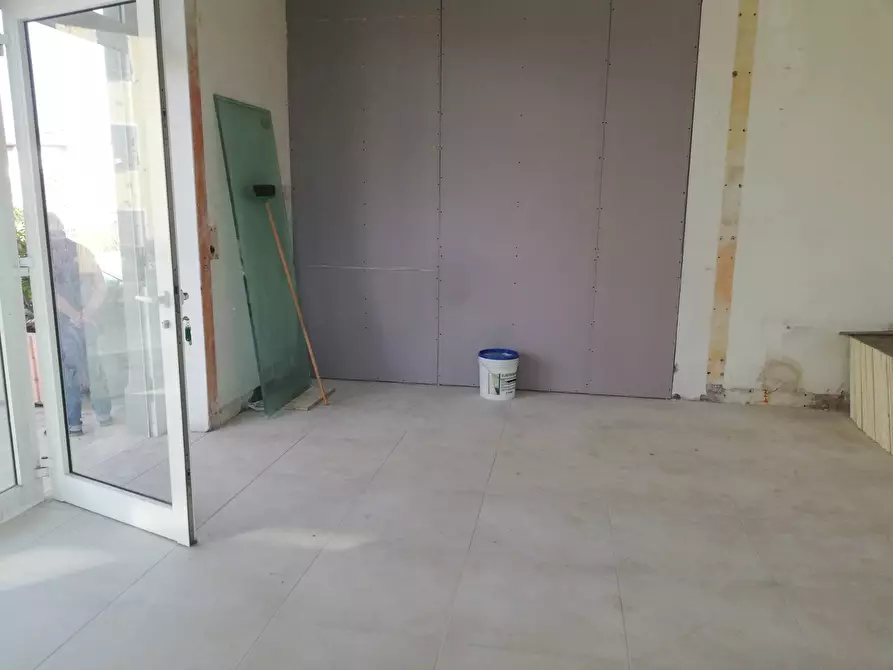 Immagine 5 di Attività commerciale in affitto  in VIA CONTESORA a Lucca