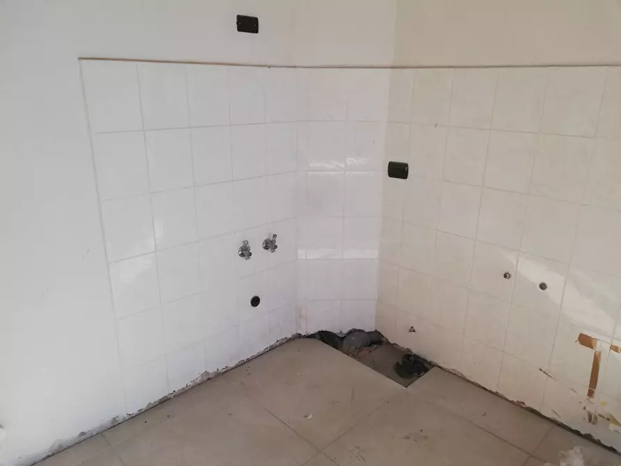 Immagine 7 di Attività commerciale in affitto  in VIA CONTESORA a Lucca