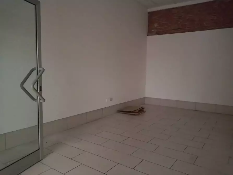 Immagine 5 di Attività commerciale in affitto  in Via Rossini a Pontedera