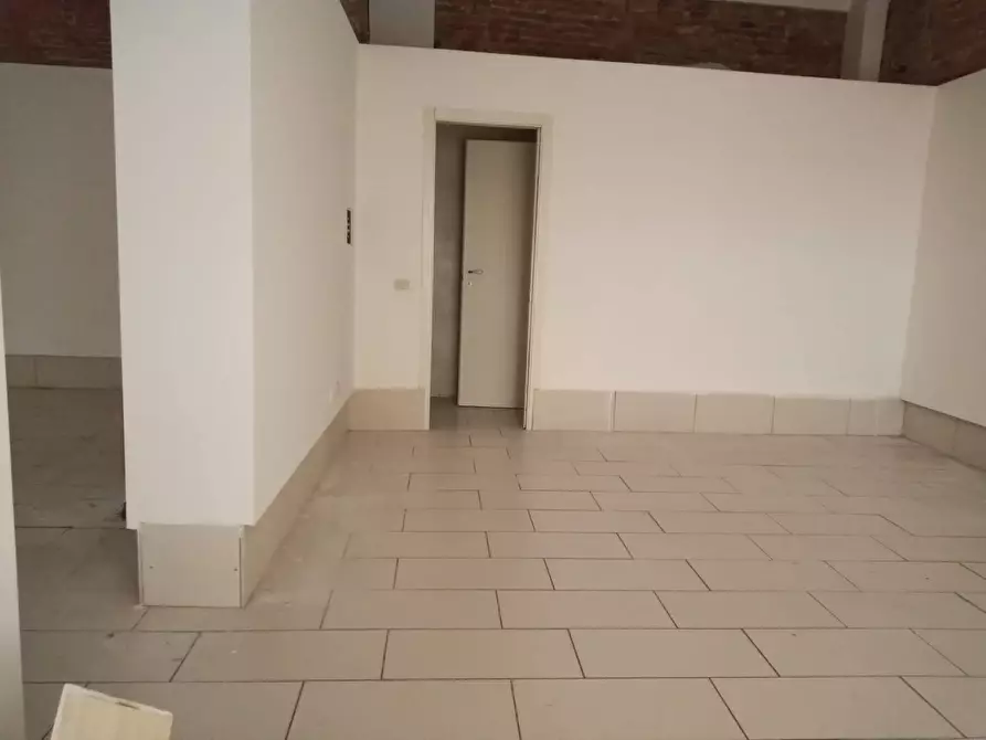 Immagine 7 di Attività commerciale in affitto  in Via Rossini a Pontedera