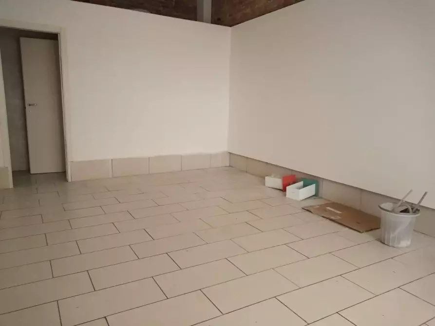 Immagine 8 di Attività commerciale in affitto  in Via Rossini a Pontedera