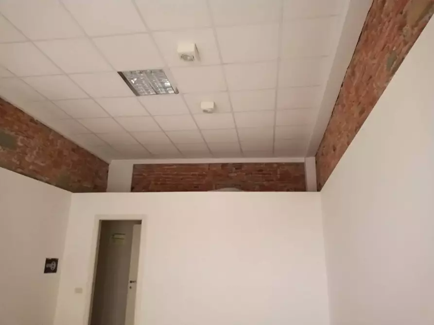 Immagine 9 di Attività commerciale in affitto  in Via Rossini a Pontedera