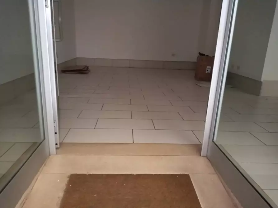 Immagine 10 di Attività commerciale in affitto  in Via Rossini a Pontedera