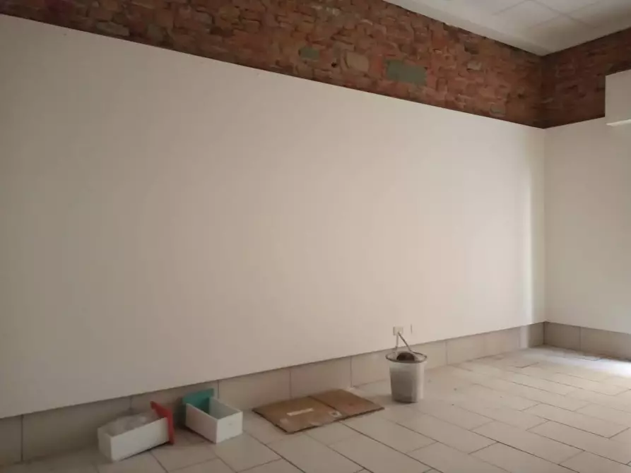 Immagine 11 di Attività commerciale in affitto  in Via Rossini a Pontedera