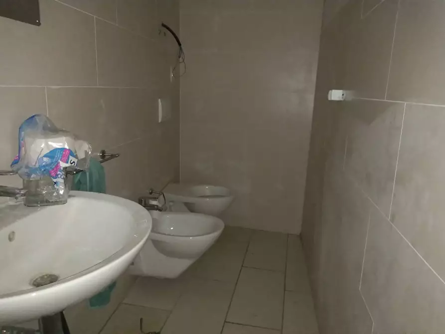 Immagine 13 di Attività commerciale in affitto  in Via Rossini a Pontedera