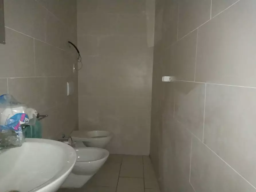 Immagine 12 di Attività commerciale in affitto  in Via Rossini a Pontedera