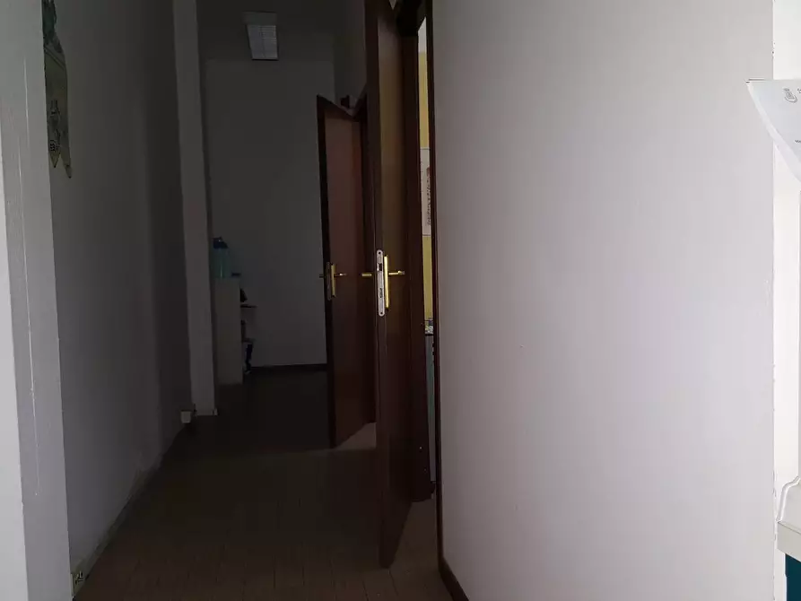 Immagine 5 di Attività commerciale in affitto  in Via del lavoro a Santa Maria A Monte