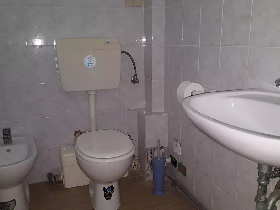 Immagine 13 di Attività commerciale in affitto  in Via del lavoro a Santa Maria A Monte