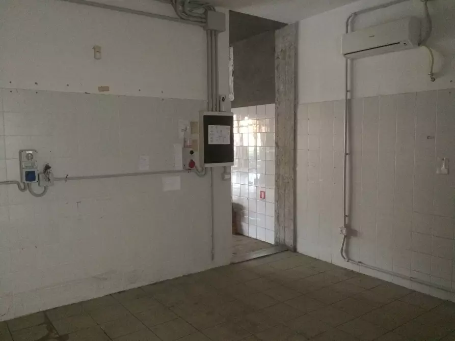 Immagine 2 di Attività commerciale in affitto  in via dei pardella a Vecchiano
