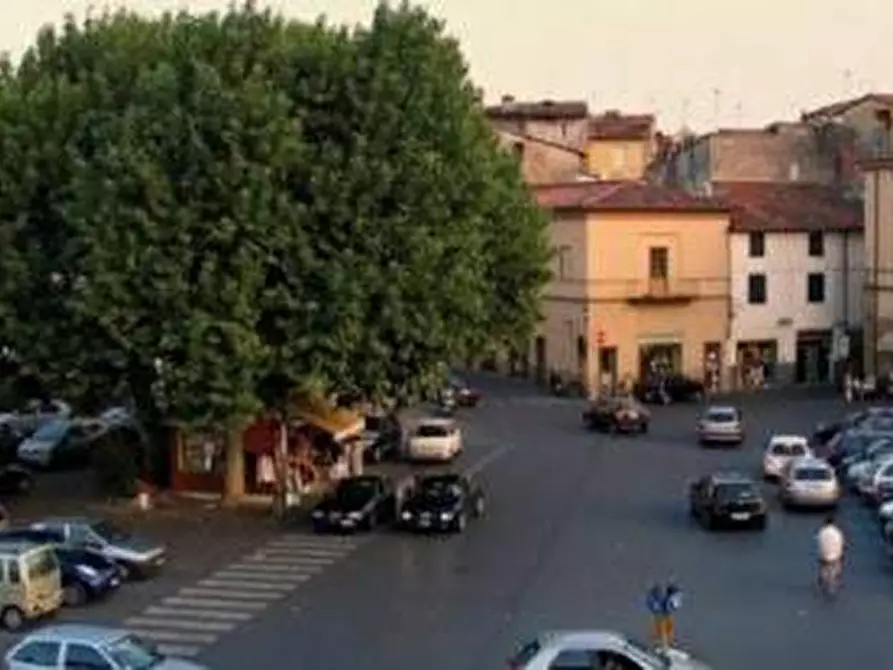 Immagine 1 di Attività commerciale in affitto  in Piazza Santa Maria a Lucca