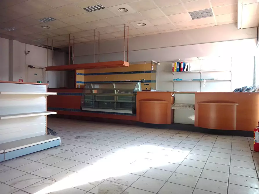 Immagine 1 di Attività commerciale in affitto  in via fabricone ponte corvo a San Giuliano Terme