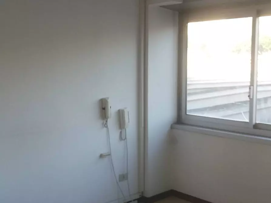 Immagine 11 di Ufficio in affitto  in Migliarina a Viareggio