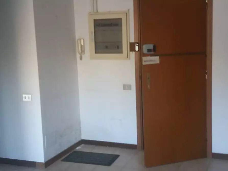 Immagine 2 di Ufficio in affitto  in Migliarina a Viareggio