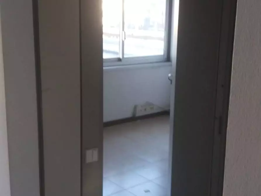 Immagine 5 di Ufficio in affitto  in Migliarina a Viareggio