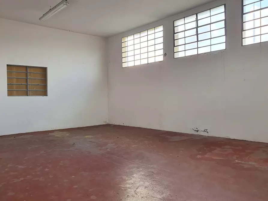 Immagine 4 di Attività commerciale in affitto  in Via Romana a Lucca