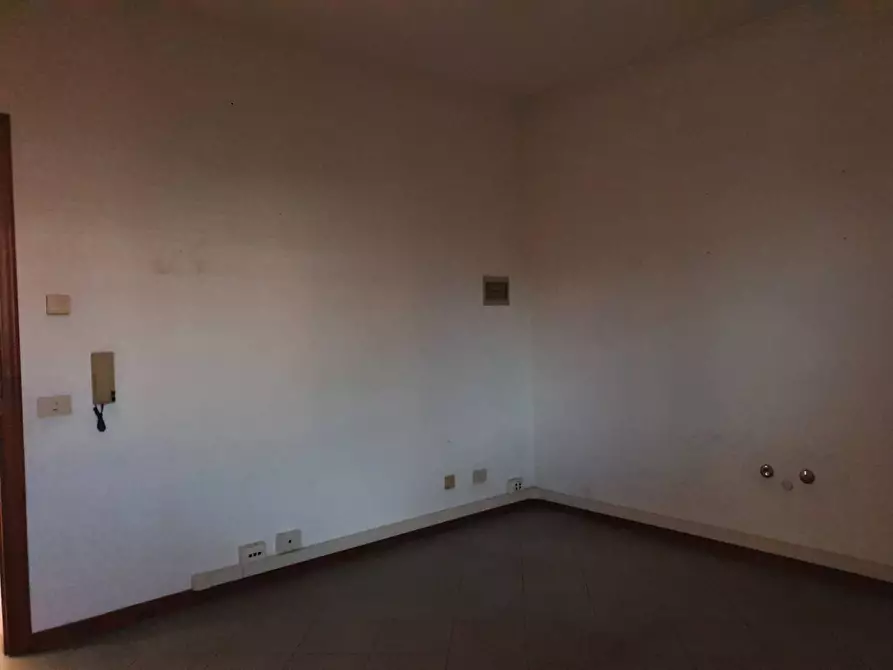 Immagine 11 di Ufficio in affitto  in Via fonda Antraccoli a Lucca