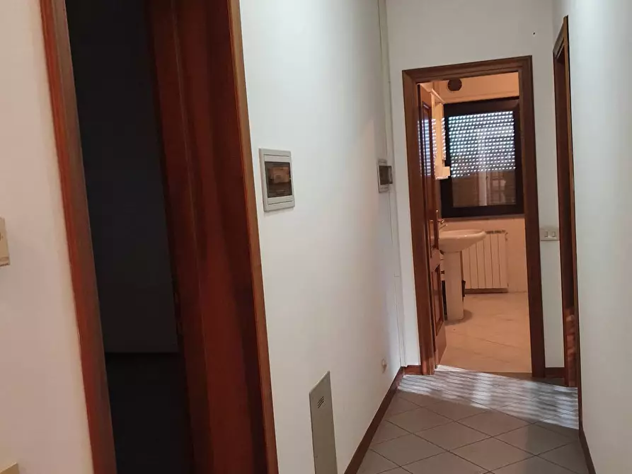 Immagine 12 di Ufficio in affitto  in Via fonda Antraccoli a Lucca