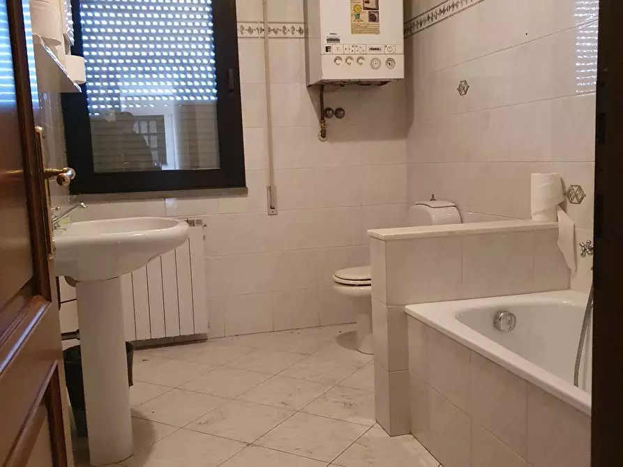 Immagine 13 di Ufficio in affitto  in Via fonda Antraccoli a Lucca