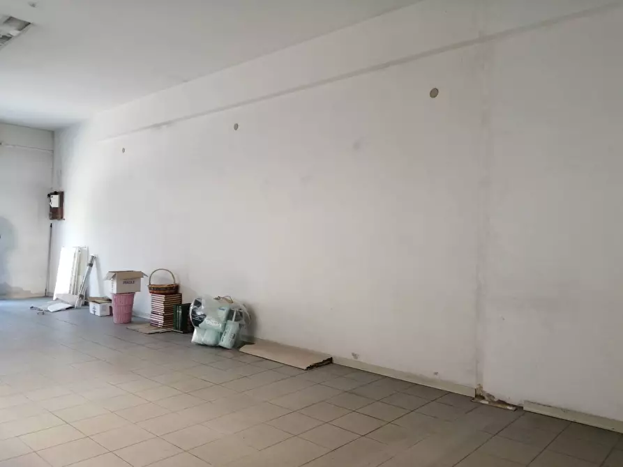 Immagine 12 di Attività commerciale in affitto  in via valdera c a Ponsacco