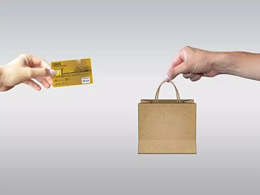 Immagine 8 di Attività commerciale in affitto  in Piazza anfiteatro a Lucca