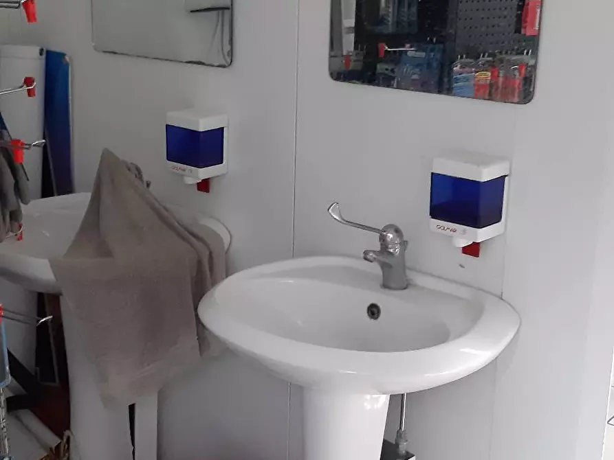 Immagine 8 di Attività commerciale in affitto  in largo giovannini a San Giuliano Terme