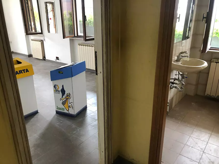 Immagine 5 di Attività commerciale in affitto  in via della pace a Massarosa