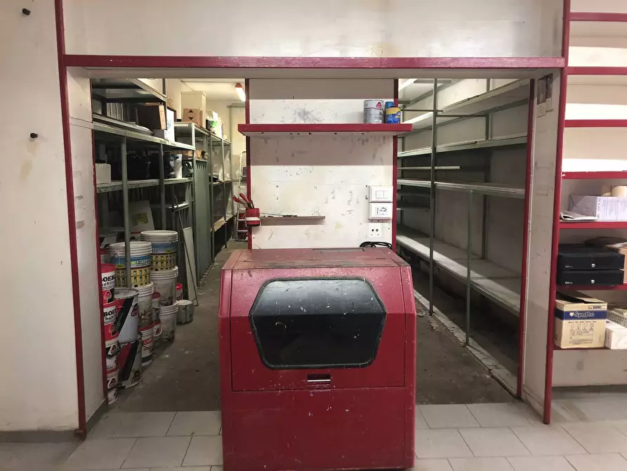 Immagine 3 di Attività commerciale in affitto  in via del porto a Massarosa
