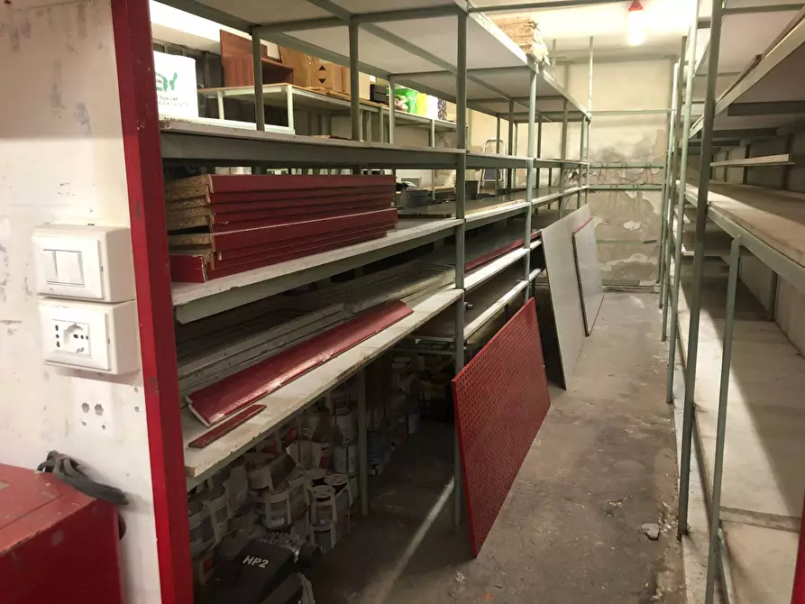 Immagine 5 di Attività commerciale in affitto  in via del porto a Massarosa