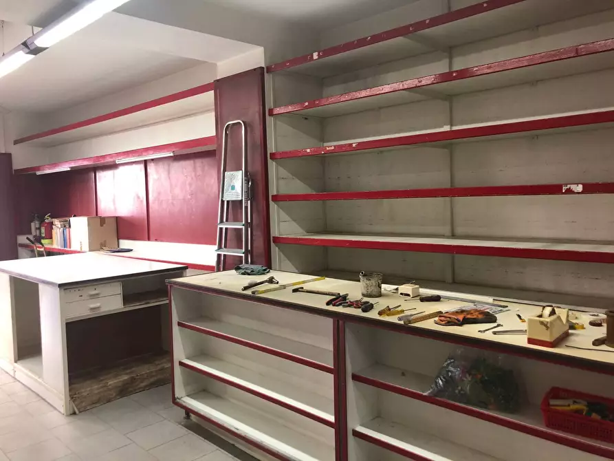 Immagine 6 di Attività commerciale in affitto  in via del porto a Massarosa