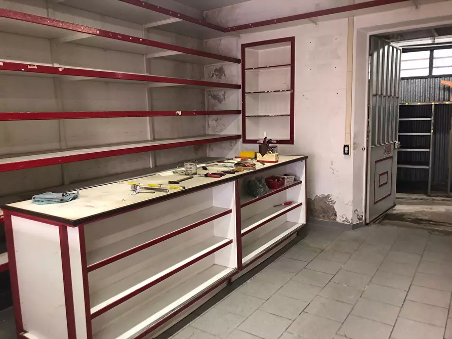 Immagine 7 di Attività commerciale in affitto  in via del porto a Massarosa