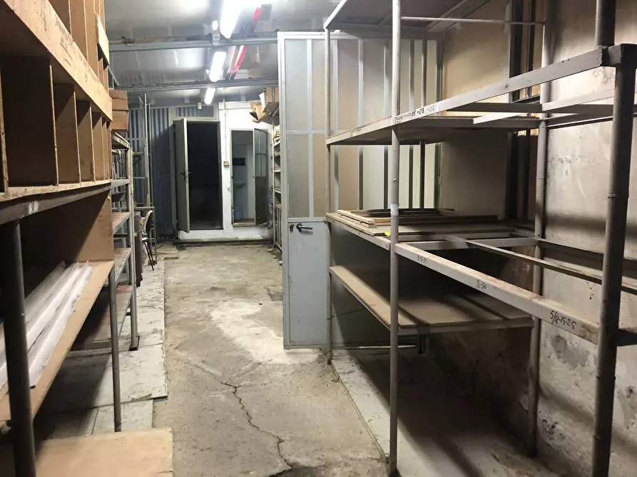 Immagine 8 di Attività commerciale in affitto  in via del porto a Massarosa