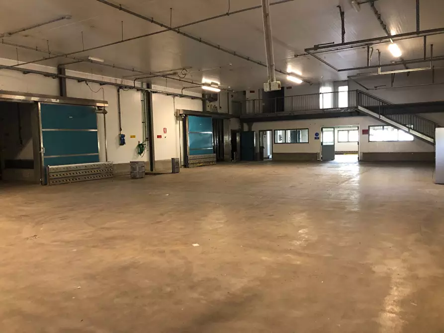 Immagine 2 di Attività commerciale in affitto  in Via giuseppe duccini a Massarosa