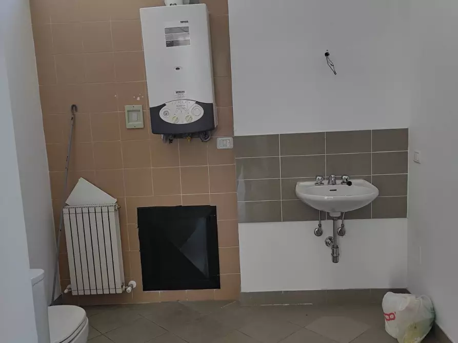 Immagine 4 di Attività commerciale in affitto  in Via Carlo Piaggia a Lucca