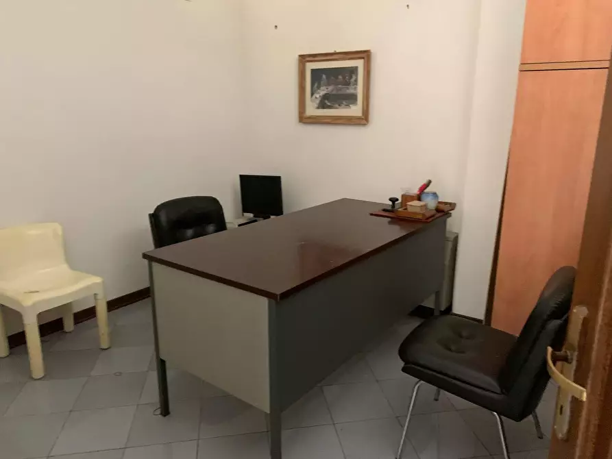 Immagine 1 di Ufficio in affitto  in Via Fratelli Rosselli a Lucca