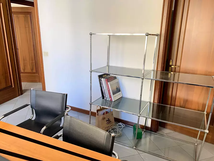 Immagine 2 di Ufficio in affitto  in Via Fratelli Rosselli a Lucca
