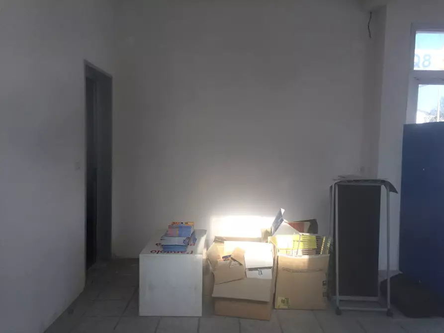 Immagine 2 di Attività commerciale in affitto  in via tosco romagnola a Cascina