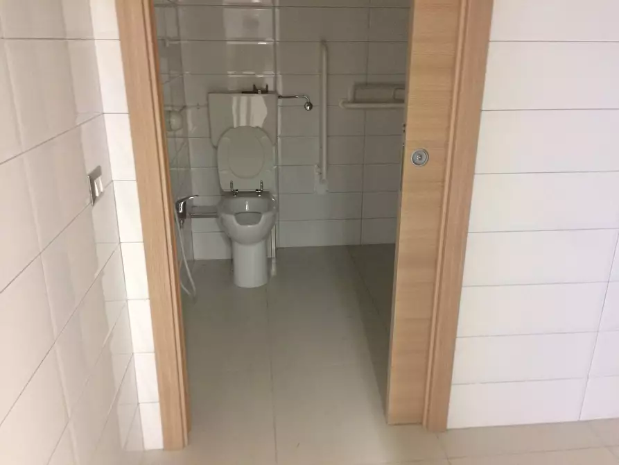 Immagine 3 di Attività commerciale in affitto  in via tosco romagnola a Cascina