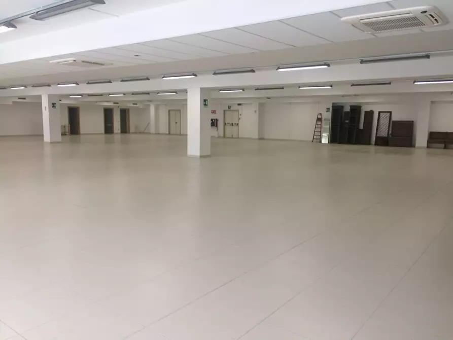 Immagine 5 di Attività commerciale in affitto  in via tosco romagnola a Cascina