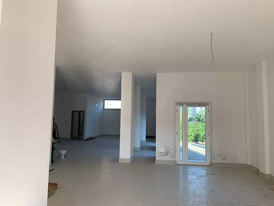 Immagine 4 di Attività commerciale in affitto  in Via Pontenuovo a Pietrasanta