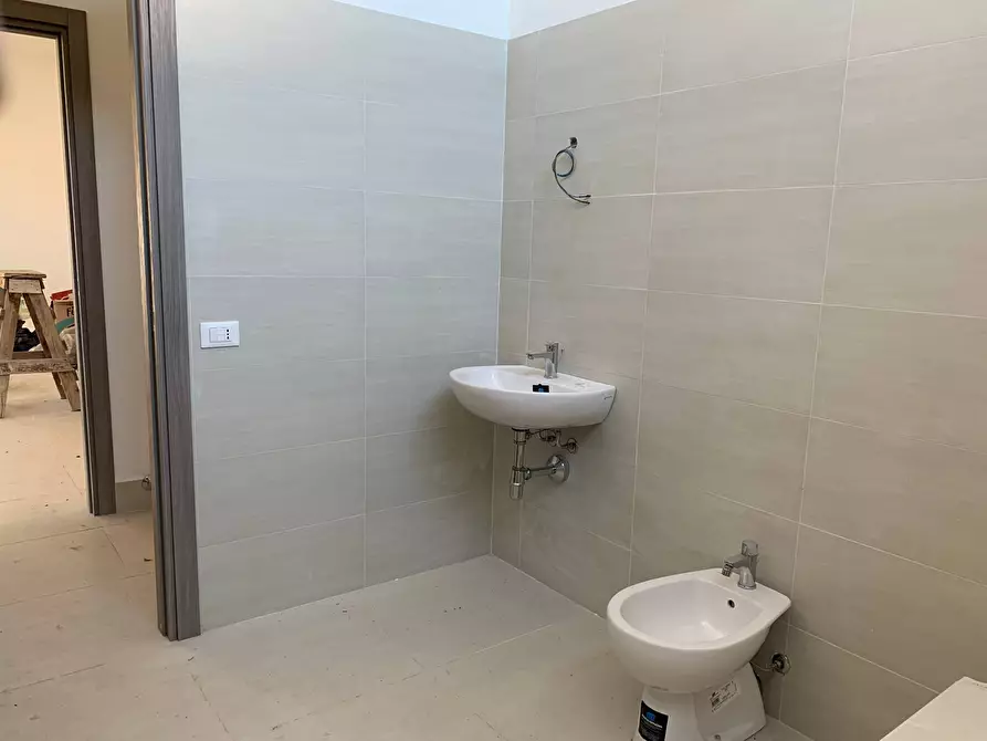 Immagine 10 di Attività commerciale in affitto  in Via Pontenuovo a Pietrasanta